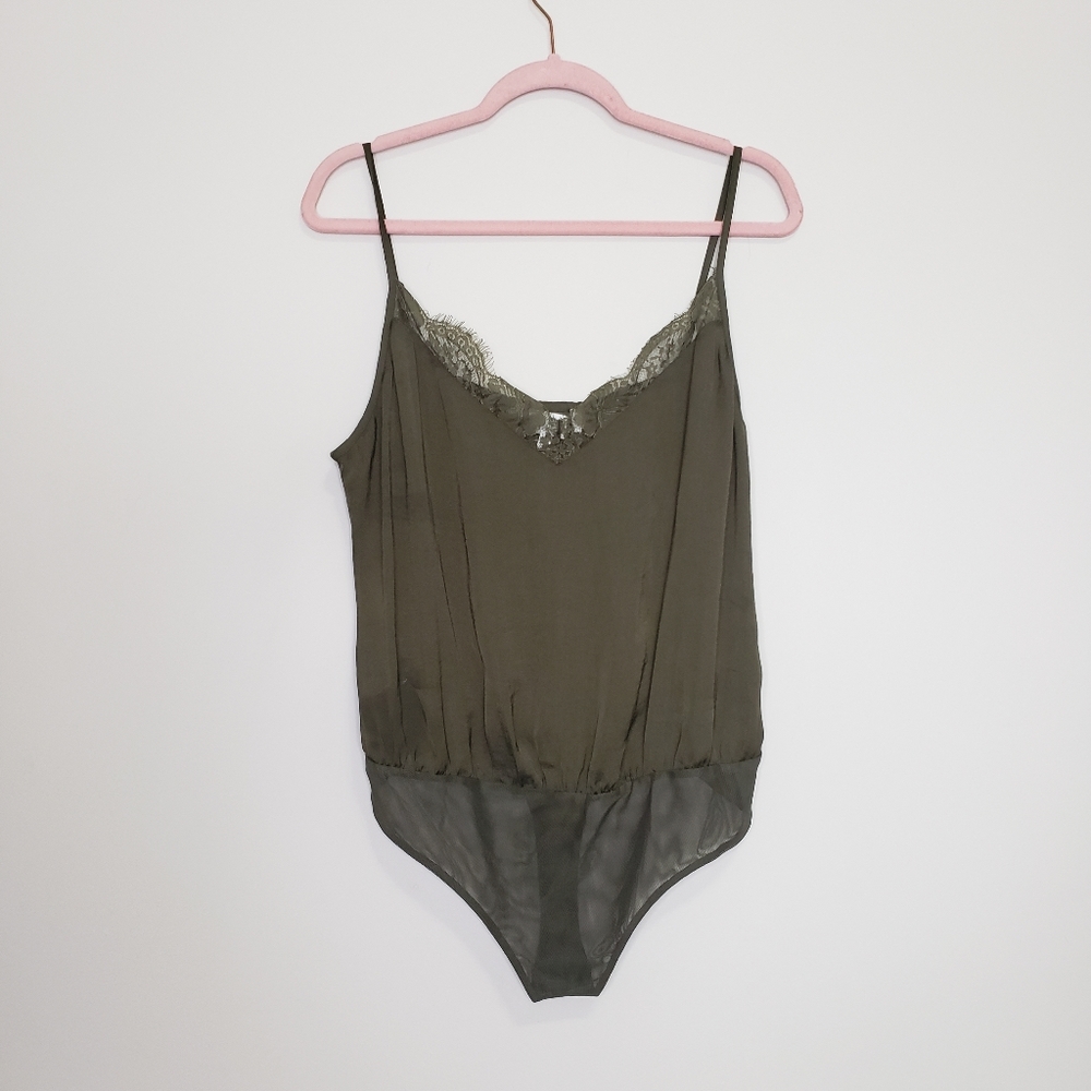 💙 Socialite szXL Olive Green Lace Trim Bodysuit